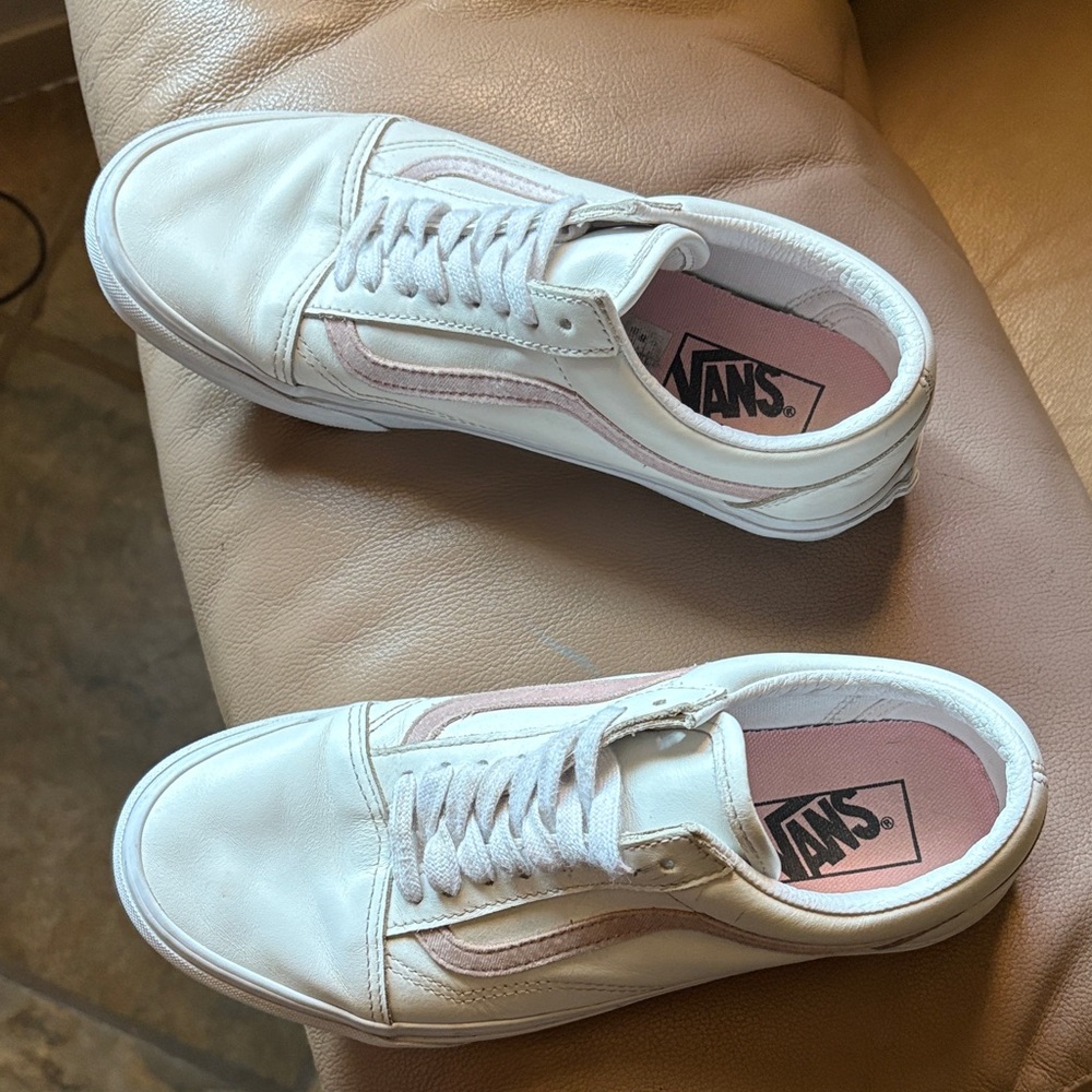 Vans Classic White leather and Pink Sneakers - Picture 2 of 8